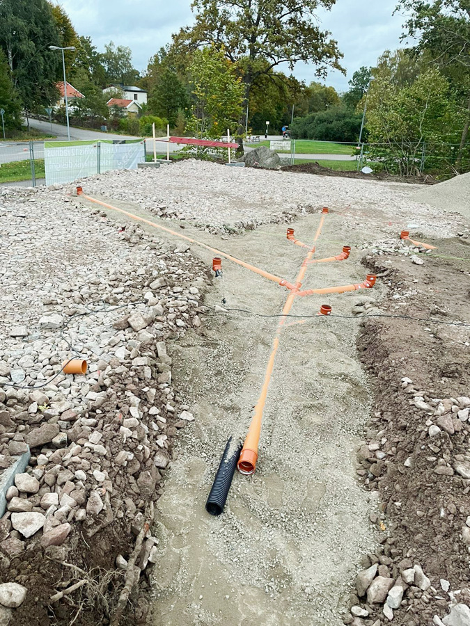 Markarbete med rördragningar.