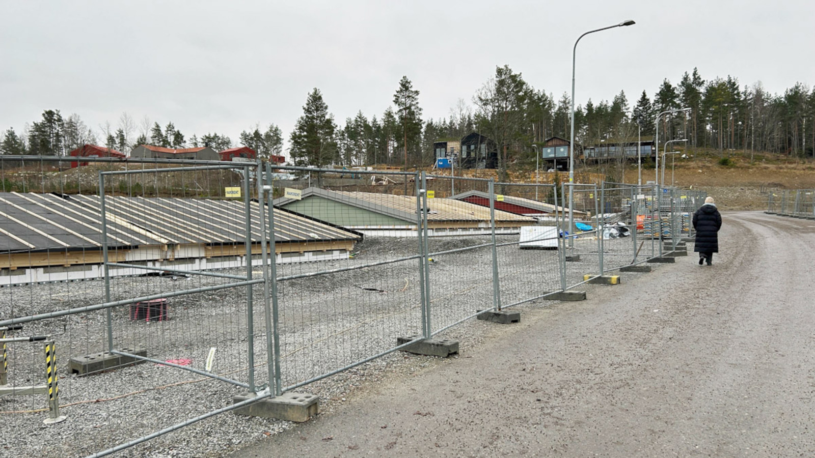 Taken i väntan på att de skall monteras på husmodulerna.