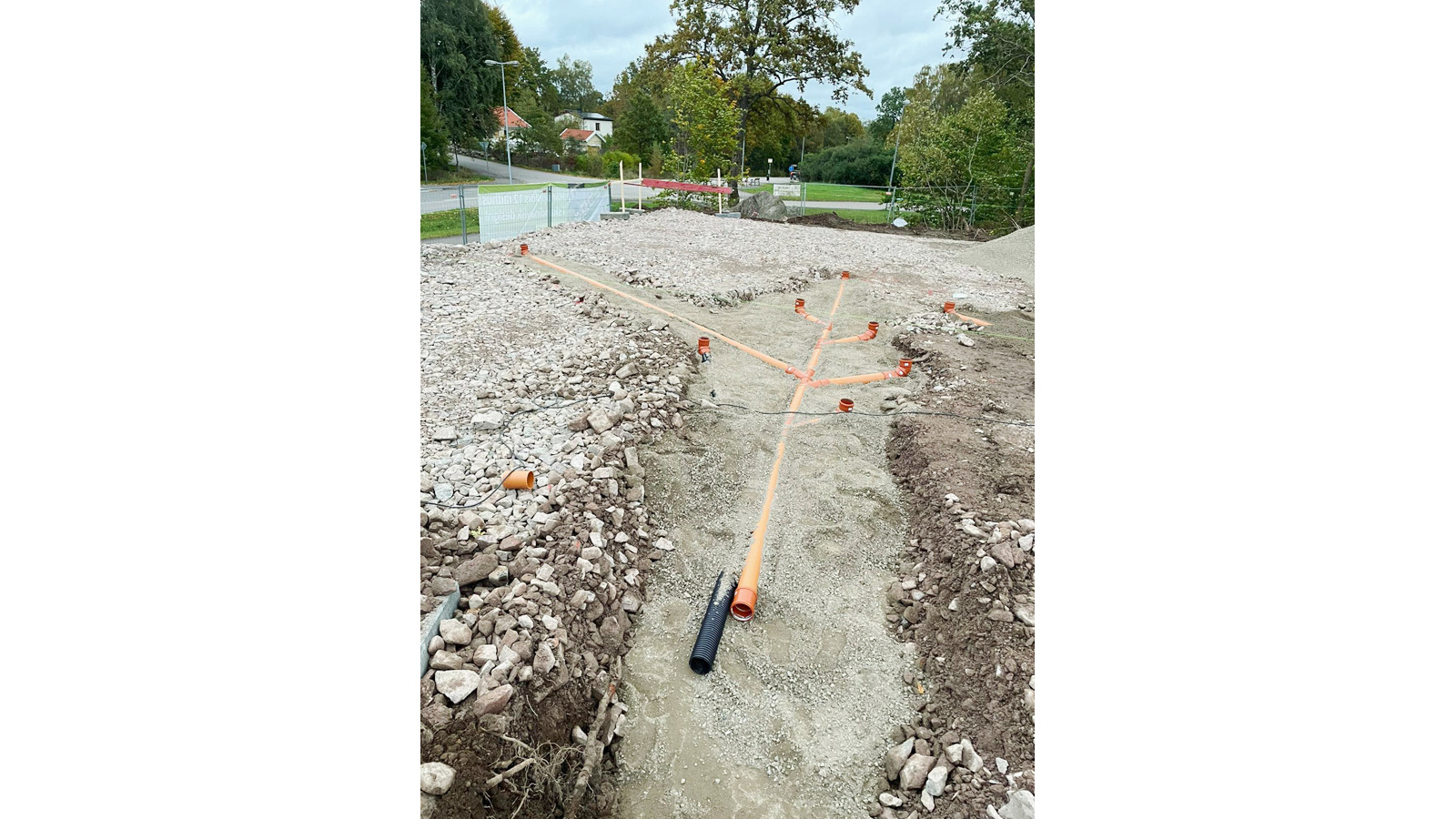 Markarbete med rördragningar.